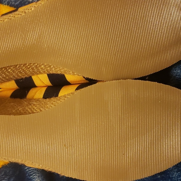 WV LillyBee U shoes. Size 7. Never worn. - Picture 3 of 3